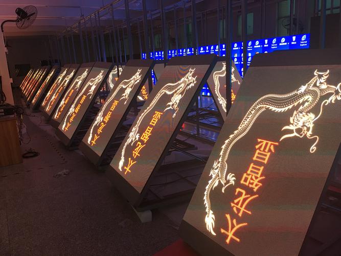 2019年新款LED燈桿屏與LED廣告機(jī)整體解決方案 開(kāi)啟智慧城市廣告新紀(jì)元